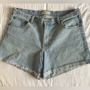 Abercrombie & Fitch Women’s Mid Rise Baggy Short - Light - Size 33 / 16